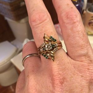 14k gold diamond emerald ring in very good condition